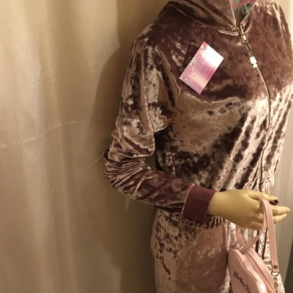 🍭crushed ice pink velvet tracksuit with custom hello kitty and crystal details! - Picture 15 of 17